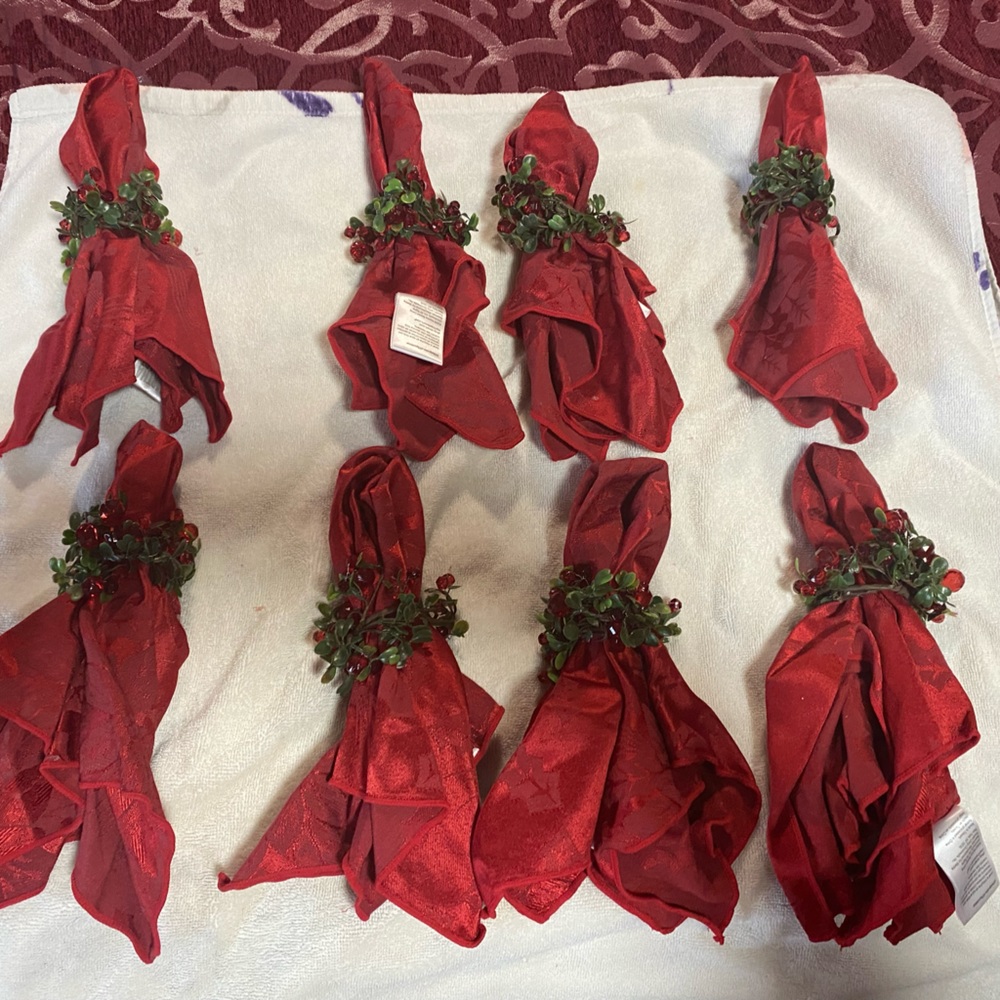 Red Christmas Napkins and Rings